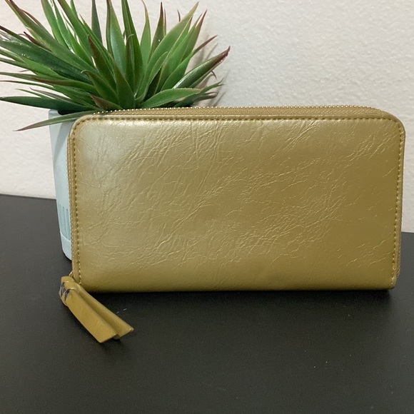 NWOT Universal Treads Olive Green Wallet - Picture 2 of 14